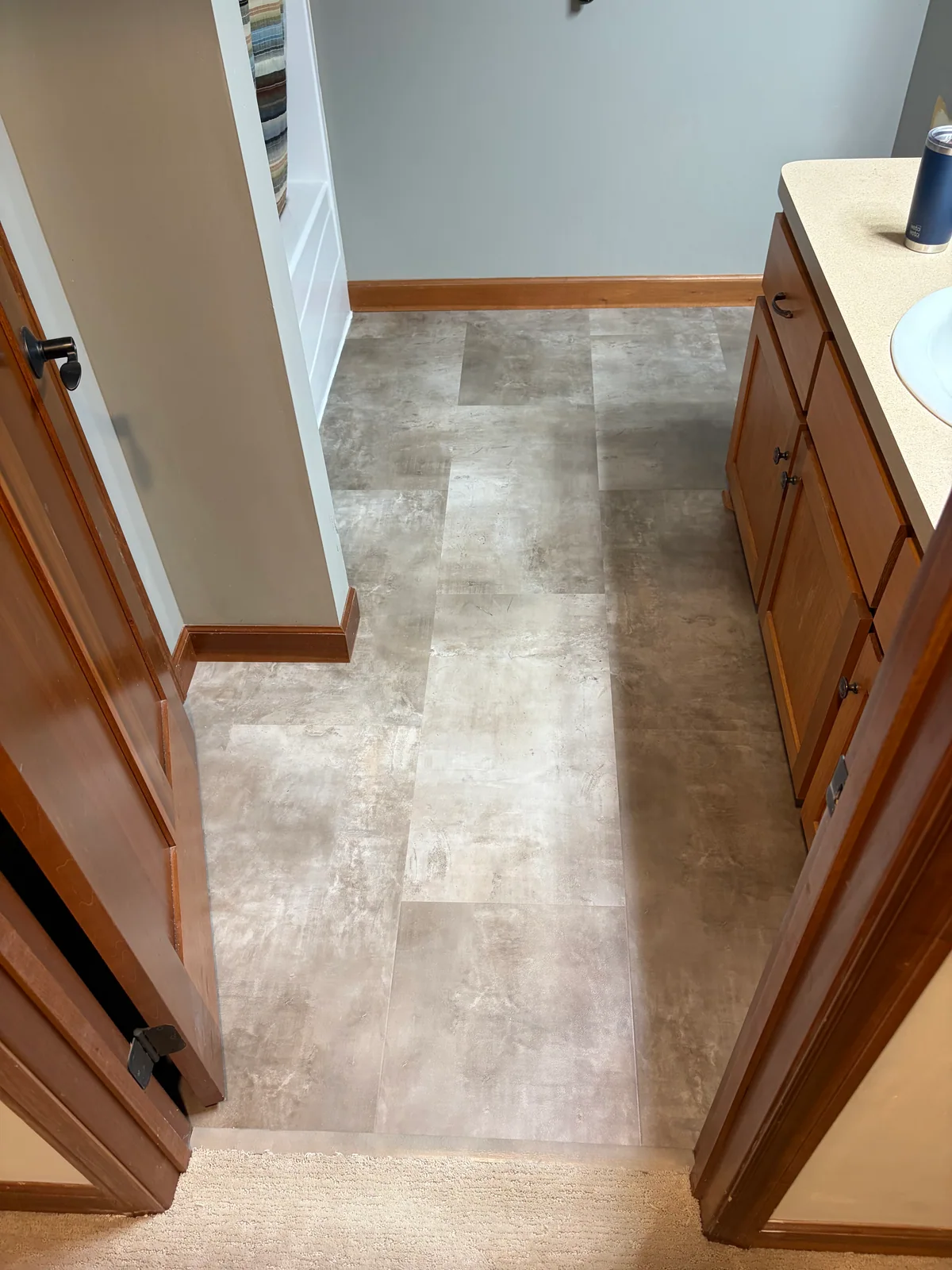 Light rectangular flooring around a bathroom vanity and tub